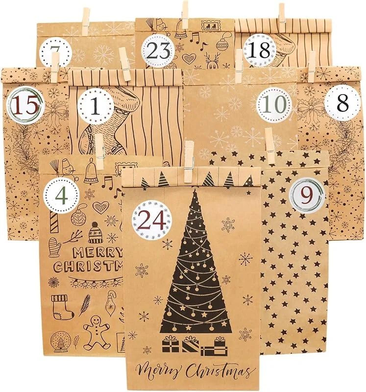 RIBSUQA Calendario de Adviento DIY para Rellenar, 24 Bolsas de Regalo Impresas y Pegatinas de números y Clips, Bolsas Calendario Adviento de Navidad Bolsitas para Decoración Navideña, 23.5x12cm — Adviento y mesa