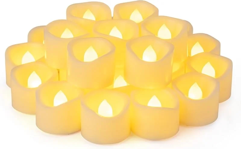 Visita la tienda de Yakpo Paquete de 24 Velas LED Tealight a Pilas de 3.8 cm x 3 cm, Velas Votivas Sin Llama que Parpadean, Velas Tealight Falsas Eléctricas para Bodas, Halloween, Navidad, Decoraciones para Mesa y Hogar — Cena a la luz de velas