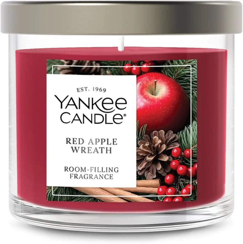 Visita la tienda de Yankee Candle Yankee Candle Vela aromática de corona de manzana roja, vaso pequeño de 121.9 g, más de 20 horas de tiempo de combustión, Navidad, Vela navideña — Cena a la luz de velas