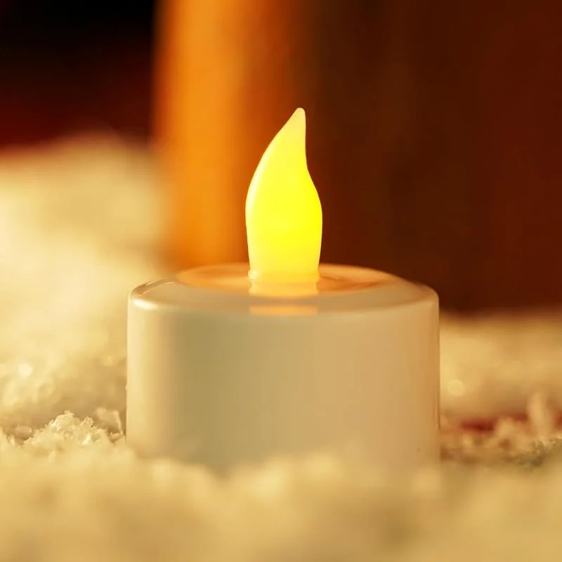 EuroFone Velas LED de plástico recargables parpadeantes con base de carga, juego de 4 (amarillo1) — Cena a la luz de velas