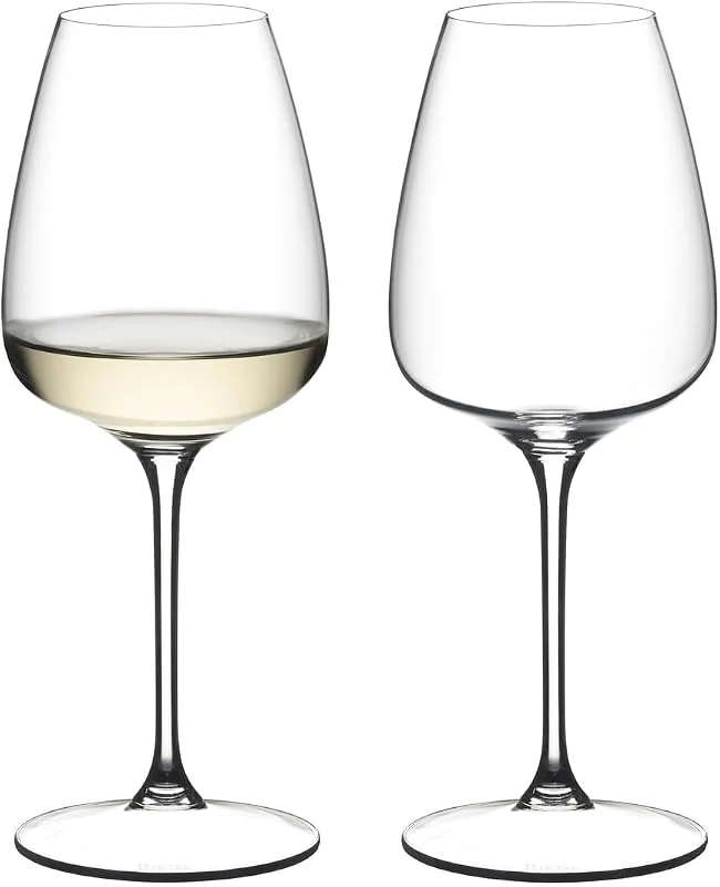 Riedel Vino blanco uva, copa de champán, bebidas en aerosol — Vino y mesa festiva