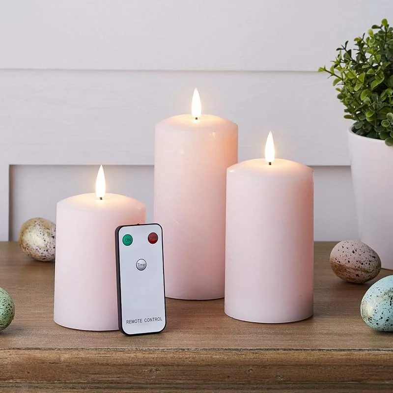 Visita la tienda de Lights4fun Lights4fun TruGlow® Conjunto de 3 Velas sin Llama LED a Pilas en Cera Rosa con Mecha y Llama Realista con Control Remoto — Cena a la luz de velas
