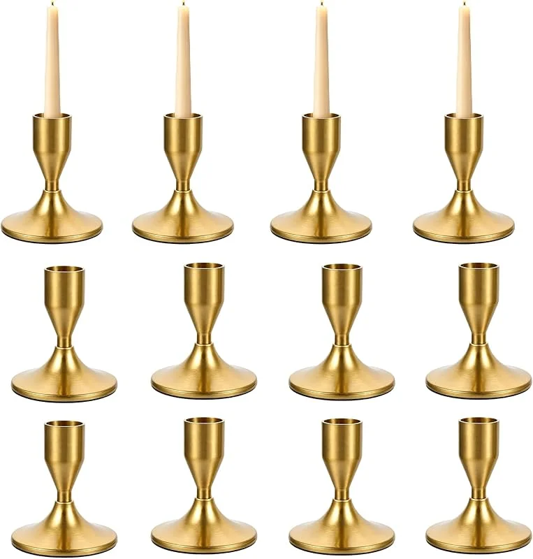 Waufoae 12 portavelas dorados, candelabros de varilla, portavelas de metal para velas de varilla (2, 2 cm de diámetro), portavelas doradas de 7, 5 cm para bodas, decoración de mesa, salón, Navidad — Cena a la luz de velas