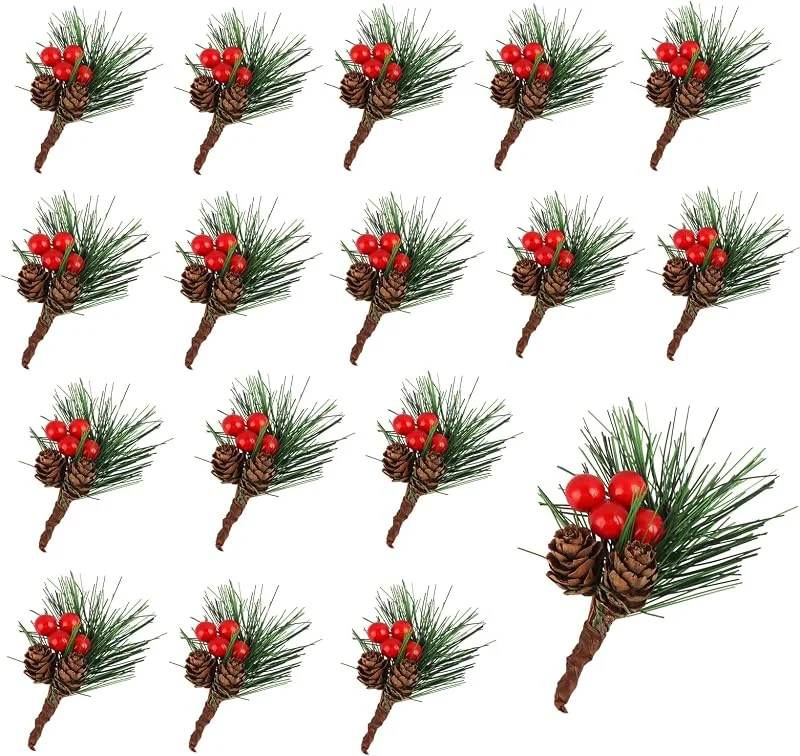 EKKONG 24 Piezas Rama Pino Baya Navidad, Decoración Navideña de Ramas de Pino, Pequeñas Ramas de Abeto Artificial con Bayas y Piñas para Artesanía de Envoltura de Regalos Decoración de Coronas de árboles — Decoracion Navidad
