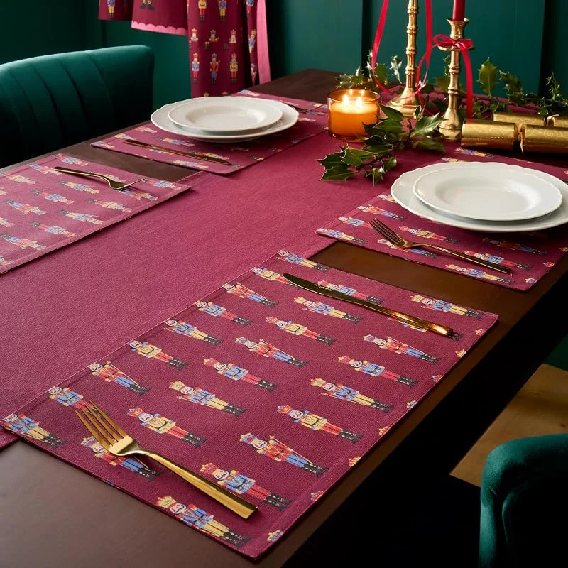 Catherine Lansfield Juego de 4 manteles Individuales para Comedor con diseño de Cascanueces de Navidad, Color Ciruela — Hogar y cocina