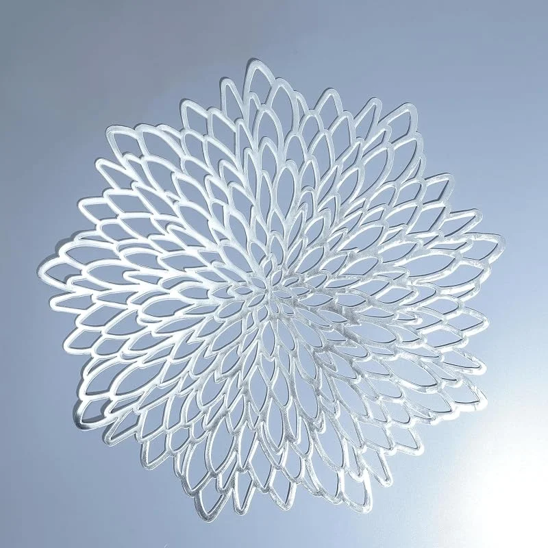 Snowkingdom - Juego de 18 manteles individuales plateados metálicos con purpurina de vinilo para mesa de comedor, manteles decorativos redondos para centro de mesa, en masa para invierno, Acción de — Hogar y cocina