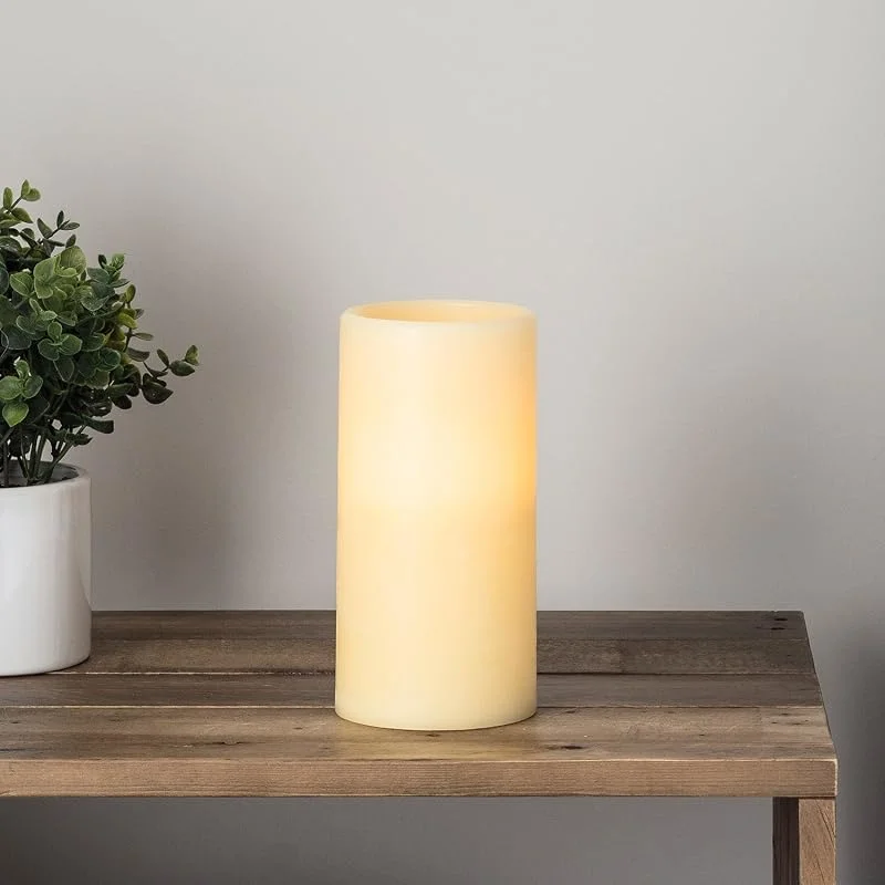 Visita la tienda de Lights4fun Lights4fun Vela Pilar LED sin Llama a Pilas en Cera Marfil con Mecha y Llama Parpadeante de 20 cm — Cena a la luz de velas